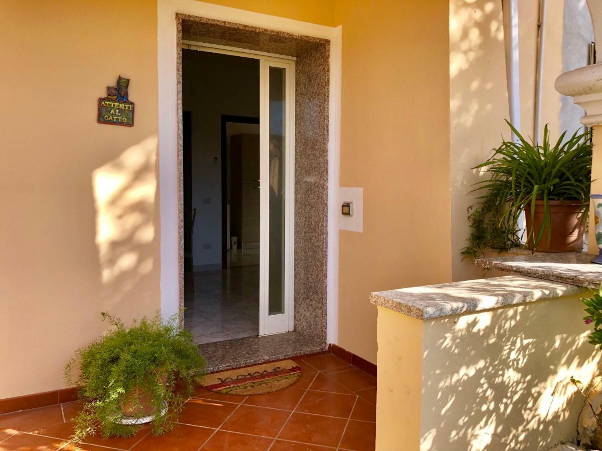 Casa Dolce Hibiscus Lägenhet Olbia Exteriör bild